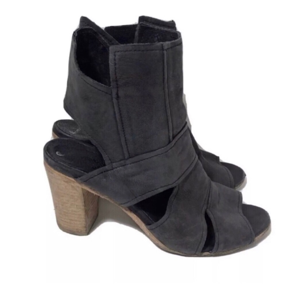 Free People leather black block heel booties. Size 39.